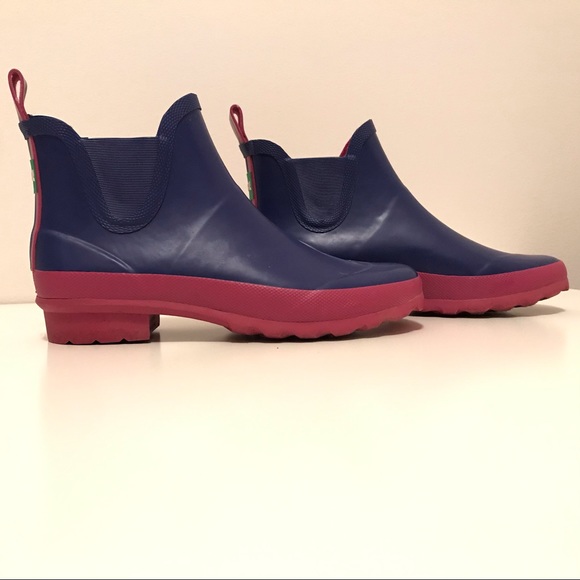 Purple and pink Cougar rain booties - Picture 2 of 4